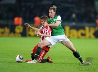 Fussball: DFB Pokal Finale: Thomas Mueller (li, FCB) gegen Tim Borowski (re, Werder)