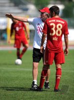 Fussball 1. Bundesliga Saison   2011/2012 : Trainer Jupp Heynckes , Cueneyt Koez (v. li., FC Bayern Muenchen)