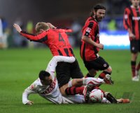 Fussball 1. Bundesliga : Timo Gebhart (li, VfB Stuttgart) gegen Maik Franz (Mitte, Eintracht Frankfurt) gegen Ioannis Amanatidis (re, Eintracht Frankfurt)