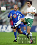 Fussball 1. Bundesliga: Bremen - Rostock, Zweikampf