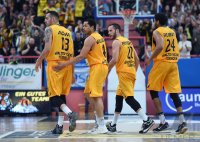 Basketball 1. Bundesliga 14/15 Hauptrunde:  Walter Tigers Tuebingen - FRAPORT SKYLINERS