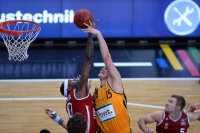 Basketball 1. Bundesliga 2013/2014:  Walter Tigers Tuebingen - Brose Baskets Bamberg