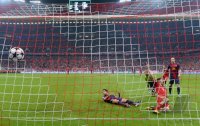 FUSSBALL INTERNATIONAL CHL HALBFINALE 12/13: FC Bayern Muenchen - FC Barcelona