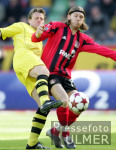 Fussball 1. Bundesliga: Leverkusen - Dortmund, Zweikampf