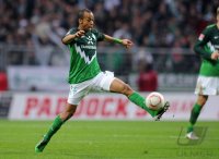 Fussball: 1. Bundesliga Saison 2010/2011: Bremen, WESLEY am Ball