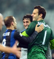 FUSSBALL SERIE A: Jubel Rodrigo Palacio, Javier Zanetti, Torwart Samir Handanovic  (v. li., Inter Mailand)