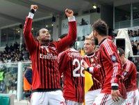 FUSSBALL SERIE A:  JUBEL Robinho, Urby Emanuelson , Maxi Lopez , Antonio Nocerino (v. li., AC Mailand)