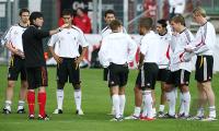 Fussball  Training der deutschen Nationalmannschaft vor dem EM Qualifikationsspiel gegen Irland.