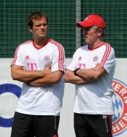 Fussball 1. Bundesliga Saison   2011/2012 : Torwarttrainer Toni Tapalovic , Trainer Jupp Heynckes  (v. li., FC Bayern Muenchen)