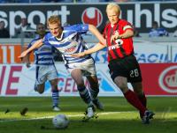 Fussball 1. Bundesliga: Duisburg - Leverkusen, Zweikampf