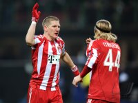 Fussball CHL  Saison 2010/2011: JUBEL Bastian Schweinsteiger mit Anatoliy Tymoshchuk (v. li., FC Bayern Muenchen)