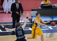 Basketball 1. Bundesliga  13/14: Walter Tigers Tuebingen - Artland Dragons