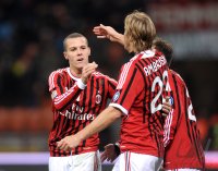 FUSSBALL SERIE A:  JUBEL Djamel Mesbah (li.) mit Massimo Ambrosini (AC Mailand)