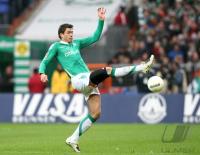 Fussball 1. Bundesliga: Bremen, BOENISCH Einzelaktion