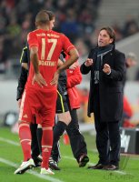 Fussball 1. Bundesliga : Jerome Boateng (li, FC Bayern Muenchen) mit Trainer Bruno Labbadia (VfB Stuttgart)