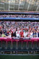 Fussball 1. Bundesliga, Saison 2012/2013: In der Allianz Arena sitzen die Fans auf der Tribuene