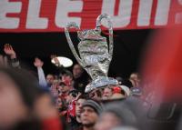 Fussball International Champions League  FC Bayern Fans mit CHL POKAL