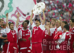 FUSSBALL  1. Liga  FC Bayern  JUBEL  Meisterschale