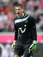 Fussball 1. Bundesliga, Saison 2011/2012:  Torwart Ron Robert Zieler (Hannover 96)
