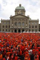 FUSSBALL EURO 2008: Niederlaendische Fans bevoelkern die Fanzone in Bern