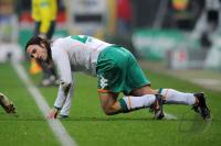 FUSSBALL 1. BUNDESLIGA: Bremen, FRINGS am Boden