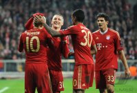 Fussball CHL  Saison 2011/2012:  JUBEL, Arjen Robben, Bastian Schweinsteiger, Luiz Gustavo (v.li., FC Bayern Muenchen)