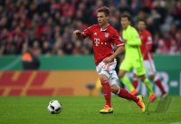 Fussball DFB Pokal 2. Runde 16/17: FC Bayern Muenchen - FC Augsburg