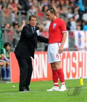 FUSSBALL INTERNATIONAL: Trainer Fabio CAPELLO mit John TERRY (England)