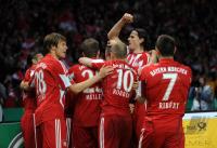 Fussball: DFB Pokal Finale: Holger Badstuber, Thomas Mueller, Arjen Robben, Daniel van Buyten (v. li., FCB)