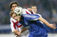Fussball UEFA-Pokal: Schalke - Sevilla, Zweikampf