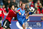 Fussball Bundesliga: Leverkusen - Kaiserslautern, Zweikampf
