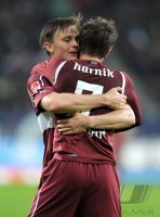 Fussball 1. Bundesliga, Saison 2011/2012:  JUBEL William Kvist  (li,) mit Martin Harnik (VfB Stuttgart)