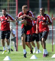 Fussball 1. Bundesliga:  Nils Petersen , Luiz Gustavo (v.li., FC Bayern Muenchen)