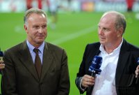 Fussball CHL  Saison 2011/2012: Vorstandsvorsitzender Karl Heinz Rummenigge, Praesident Uli Hoeness (v. li., FC Bayern Muenchen)