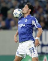 Fussball CL: Schalke, KURANYI Einzelaktion am Ball
