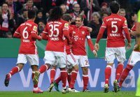 Fussball DFB Pokal 2. Runde 16/17: FC Bayern Muenchen - FC Augsburg