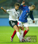 Fussball, Deutschland - Serbien und Montenegro, Zweikampf