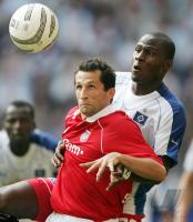 Fussball 1. Bundesliga: Hamburger SV - Bayern, Zweikampf