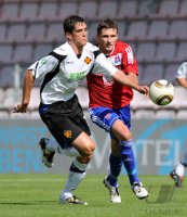 Fussball 3. Bundesliga : Stefan Haben (li, TuS Koblenz) gegen Mijo Tunjic (re, Unterhaching)