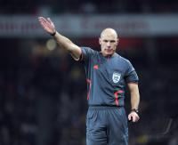 Fussball INTERNATIONAL  Schiedsrichter Webb (ENG)