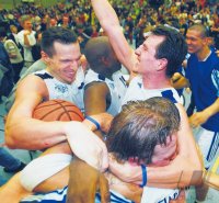Basketball  2. Bundesliga 2003/2004; Jubel Aufstieg SV 03 Tuebingen