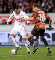 Fussball 1. Bundesliga : Timo Gebhart (li, VfB Stuttgart) gegen Markus Thorandt (re, FC St. Pauli)