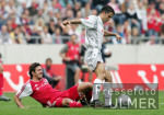Fussball 1. Bundesliga: Hannover - Bayern, Zweikampf