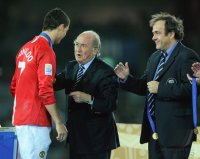 FIFA Club WM Japan 2008 Finale: FIFA Praesident Blatter  und Cristiano Ronaldo