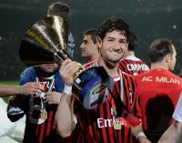 FUSSBALL SERIE A:  Meister 2011  AC Mailand:  PATO  mit Pokal
