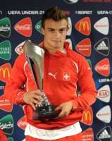 Fussball U21-EURO 2011 Halbfinale: Xherdan Shaqiri (Schweiz) Player of the match mit Pokal
