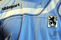 2. Fussball Bundesliga: TSV 1860 Muenchen praesentiert den Trikotsponsor Uhlsport