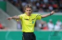 FUSSBALL  DFB Pokal 1. Hauptrunde 2011: Schiedsrichter Jochen Drees
