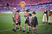 Fussball 1. Bundesliga 24/25: FC Bayern Muenchen feiert die 34. Deutschen Meisterschaft