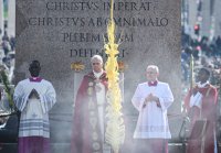 Papst Leo XIV. am Palmsonntag auf dem Petersplatz